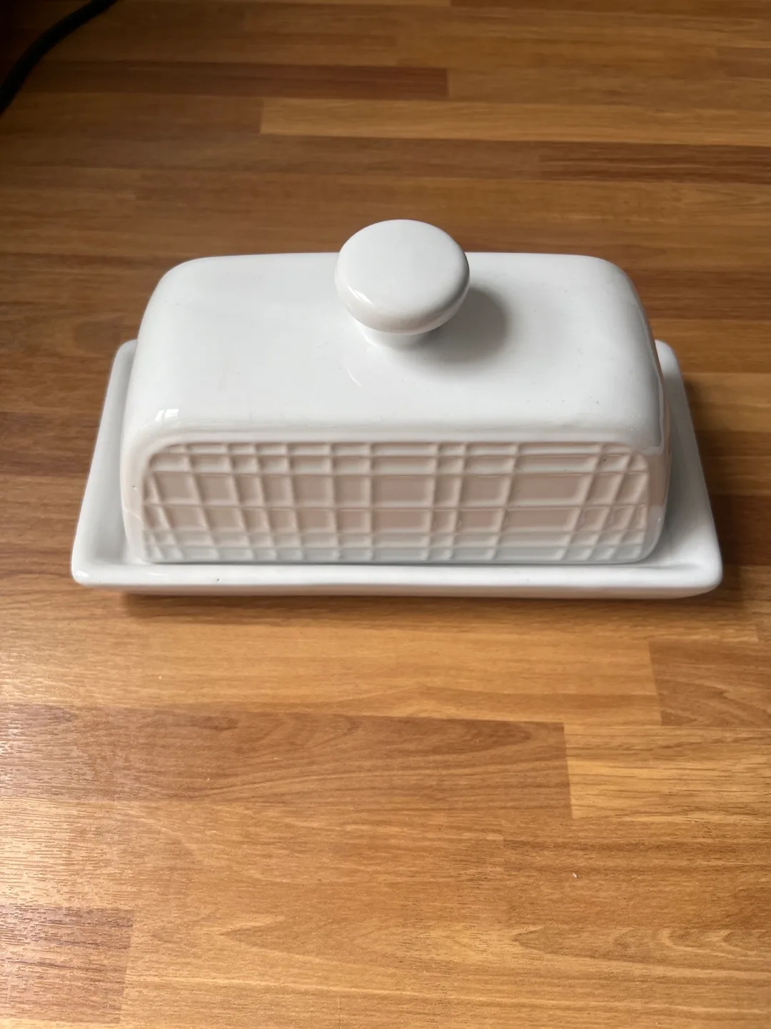 #Freecycle - White Ceramic Butter Dish with Lid thumbnail