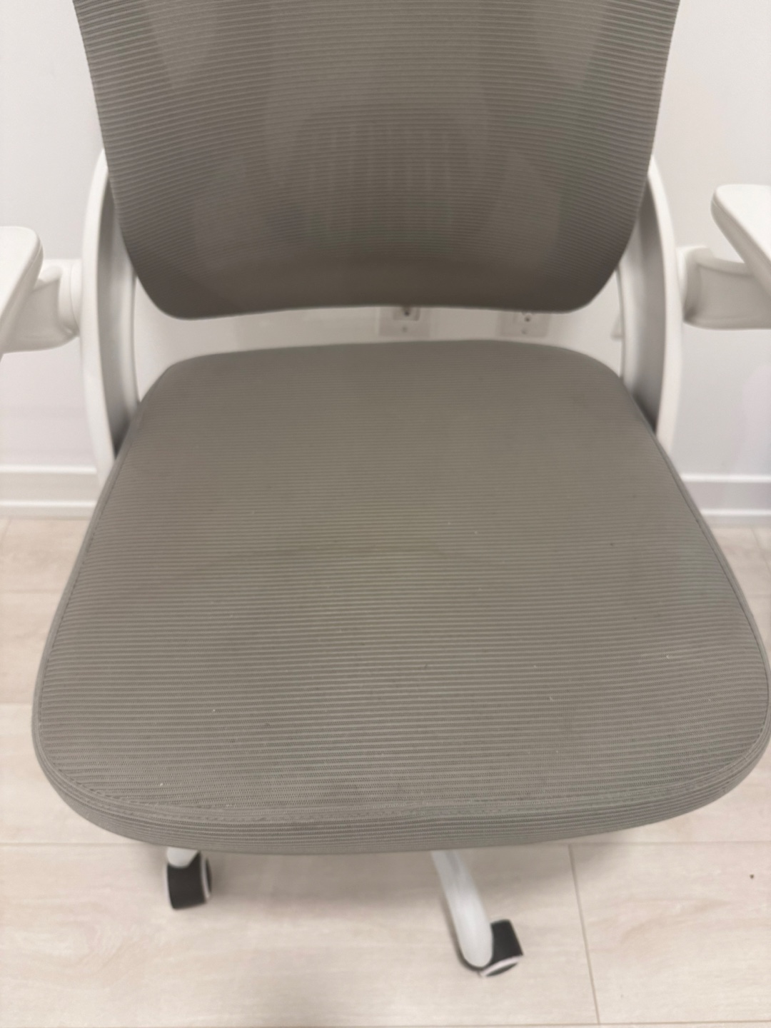 Grey Ergonomic Mesh Office Chair with Headrest - photo 2