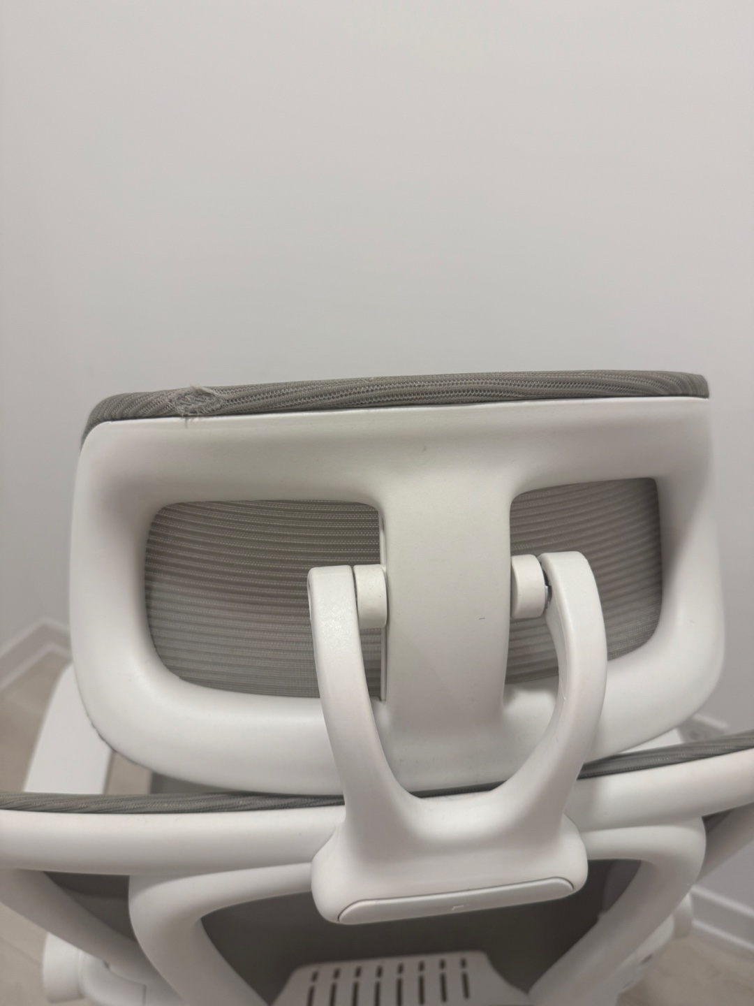 Grey Ergonomic Mesh Office Chair with Headrest - photo 3