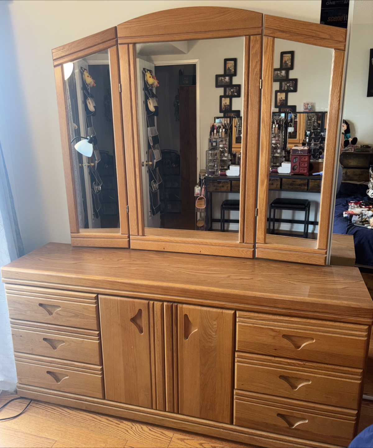 Oak Vanity Set with Tri-fold Mirror - photo 2