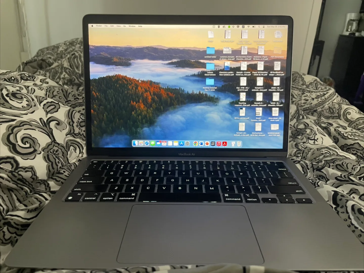 MacBook Air M1 2020 - 13.3-inch, 16GB RAM, 256GB SSD thumbnail