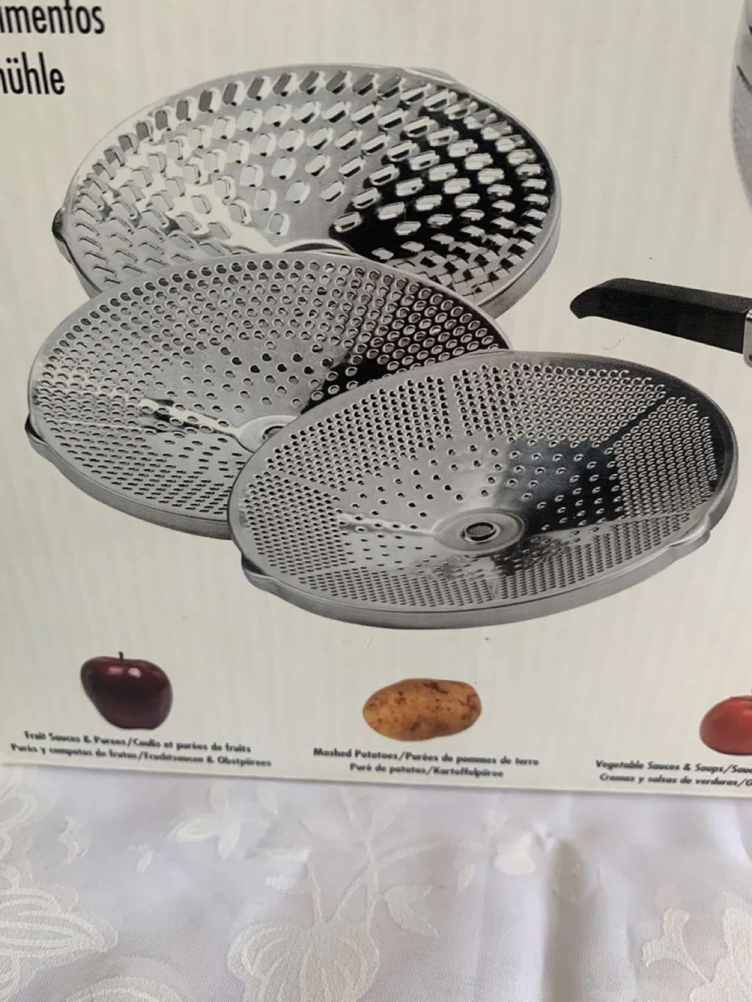 New Stainless Steel Food Mill with 3 Interchangeable Discs image indicator(2)