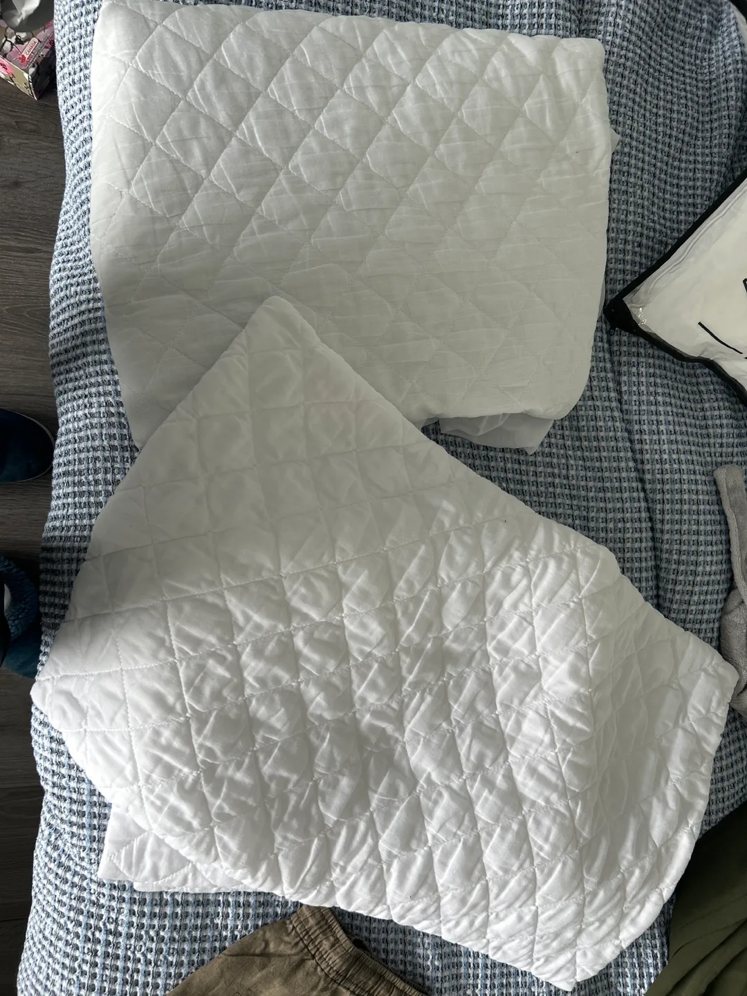 4 Pillow Protectors, 1 Double Bed Mattress Protector thumbnail