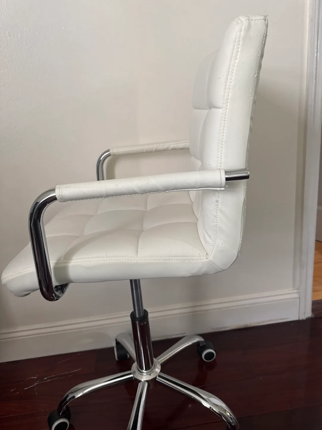 White PU Leather Office Chair with Chrome Base image indicator(2)