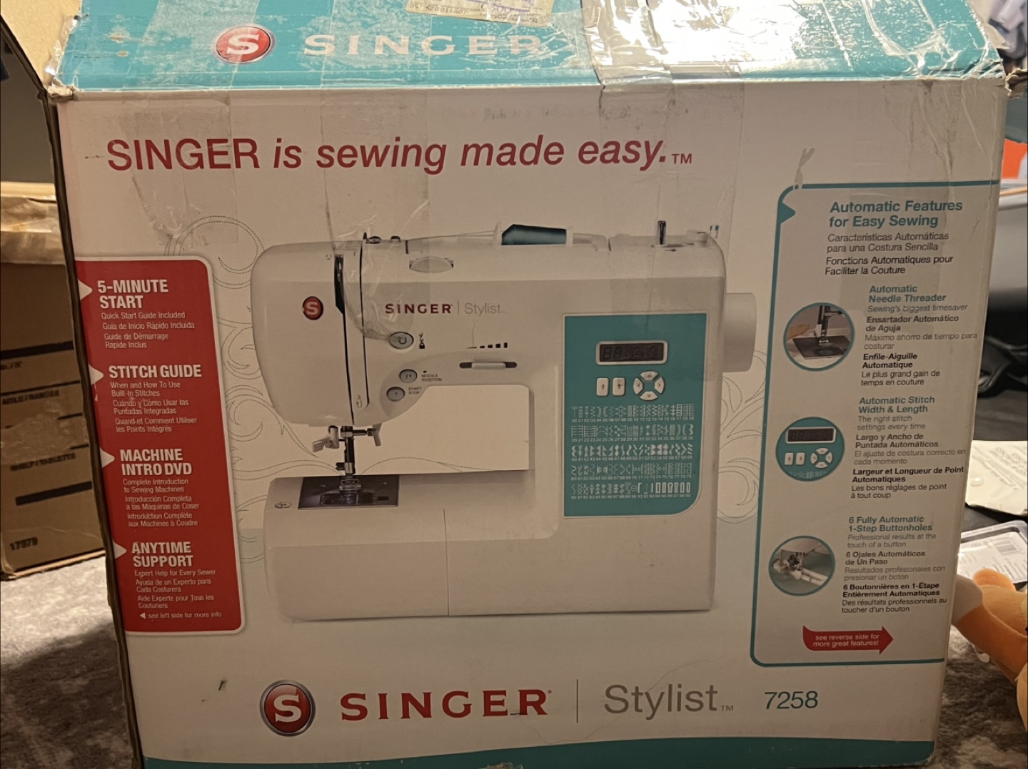 🚨- never used-Singer Stylist 7258 Sewing Machine - New in Box