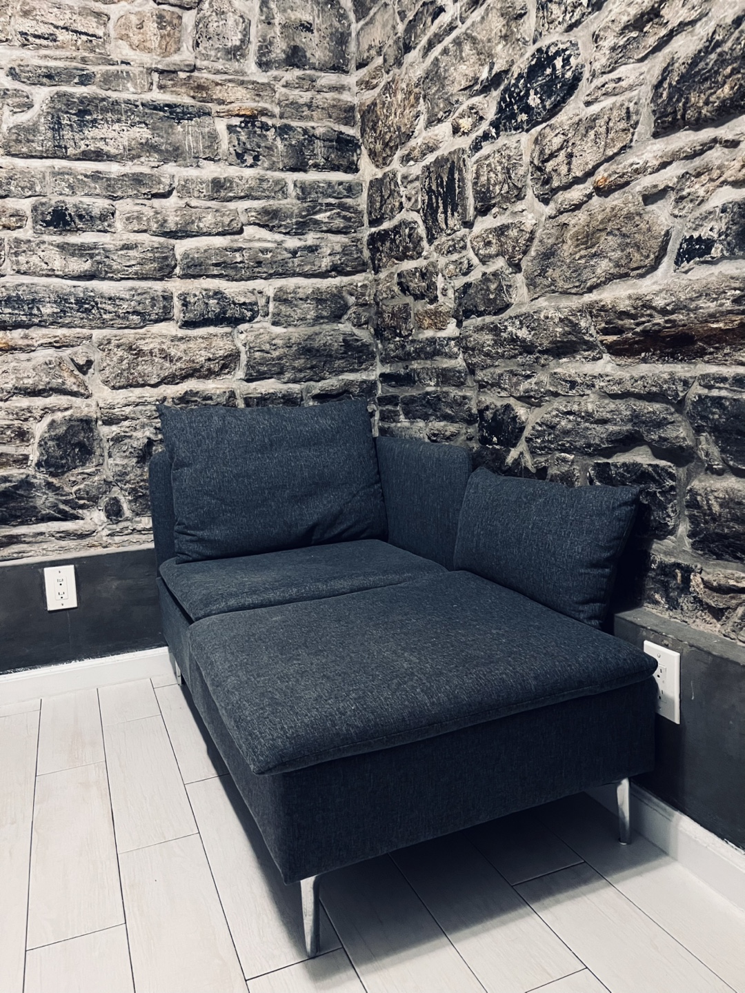 Modern Chaise Lounge with Metal Legs - photo 2