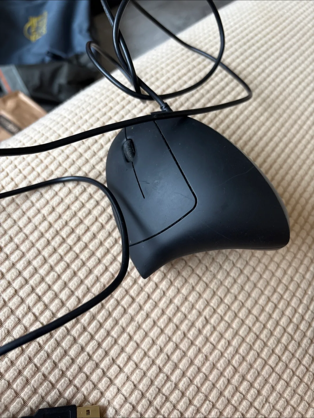 Anker Wired Ergonomic Mouse thumbnail