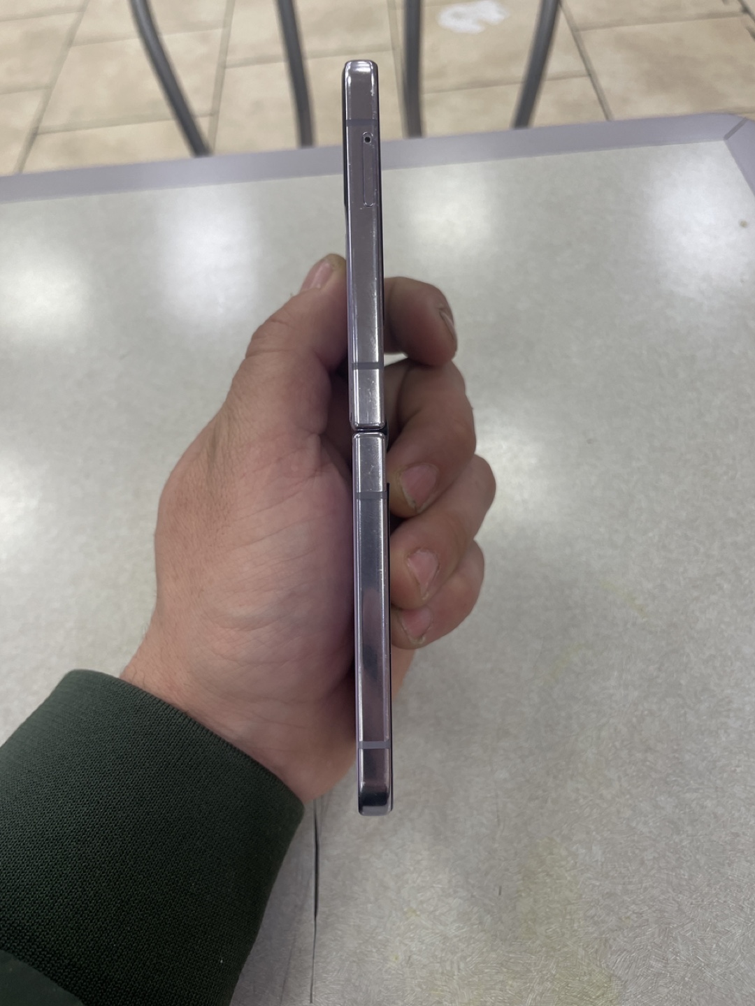 Samsung Galaxy Z Flip 4 - Purple - Used - photo 5