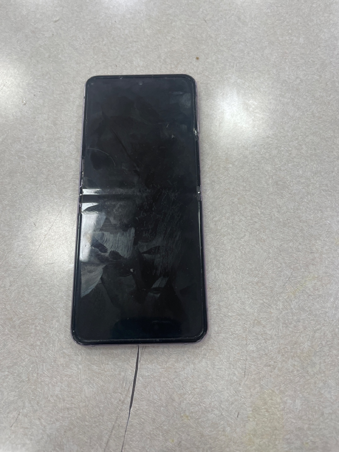 Samsung Galaxy Z Flip 4 - Purple - Used - photo 2