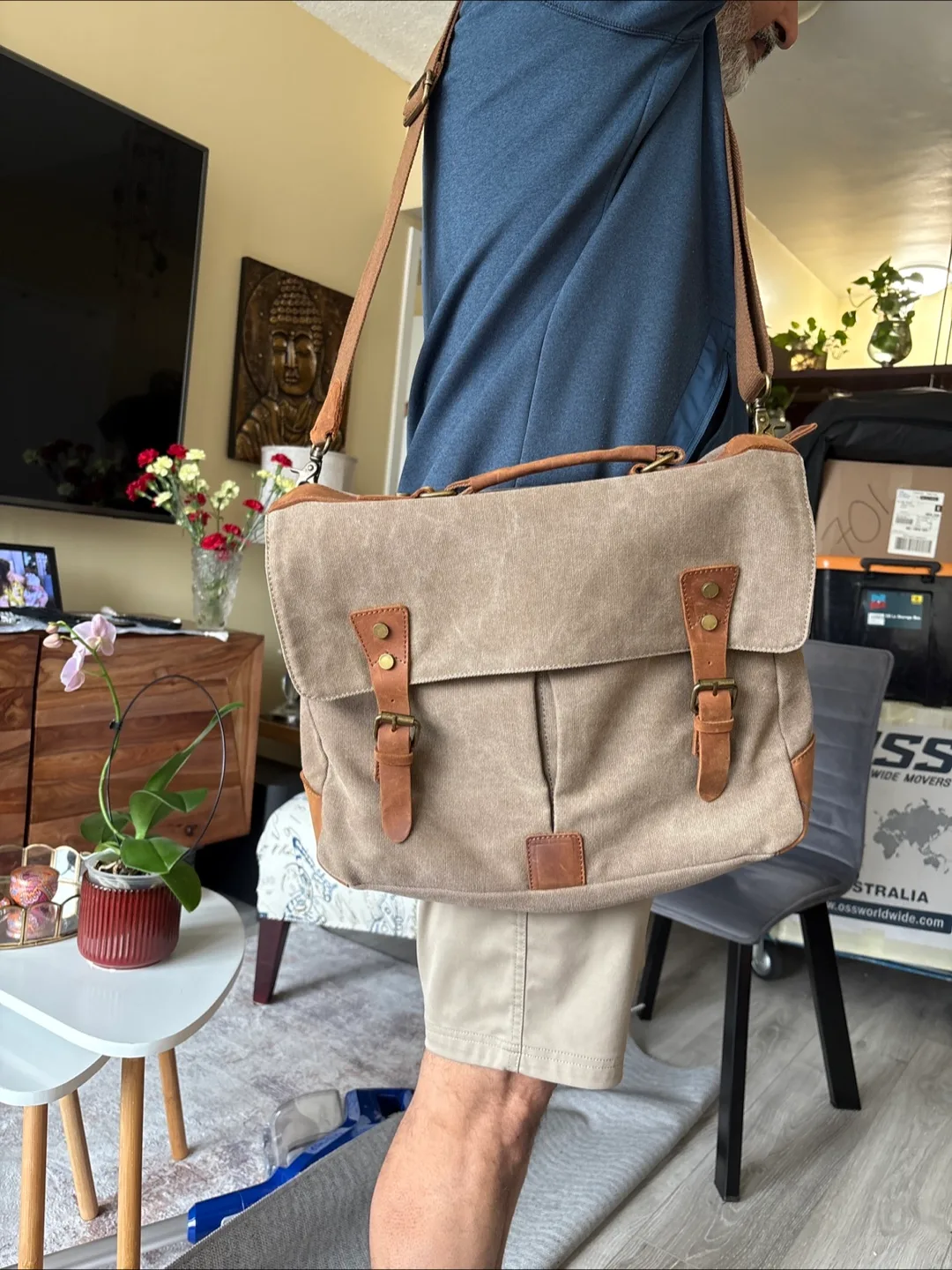 Vintage-Style Canvas Messenger Bag thumbnail