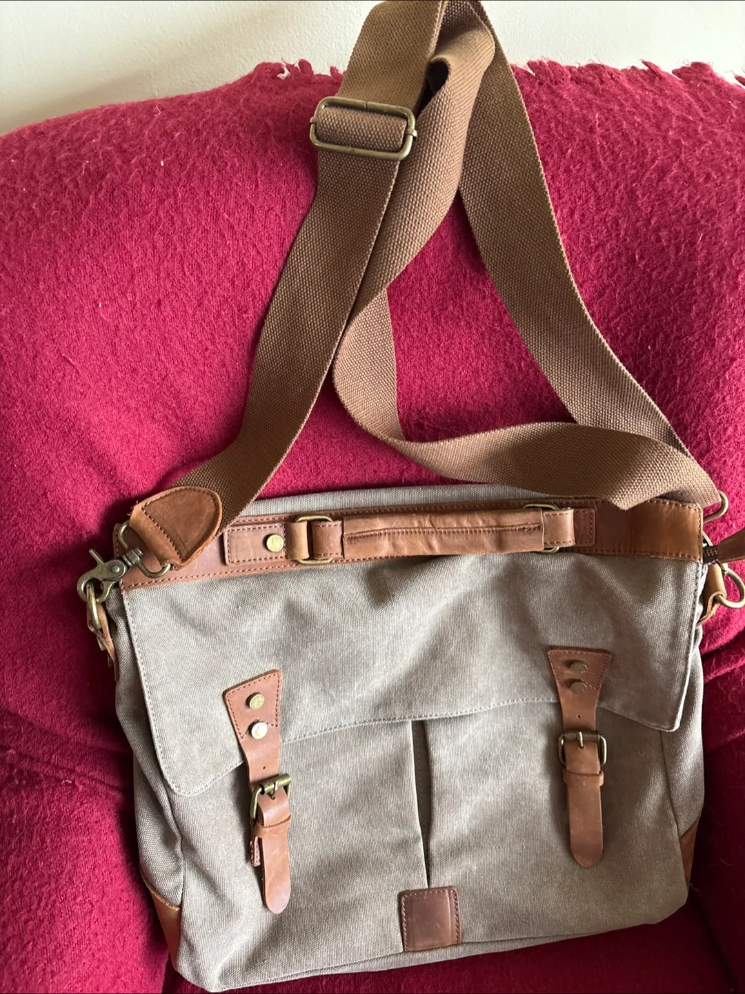 Vintage-Style Canvas Messenger Bag image indicator(3)