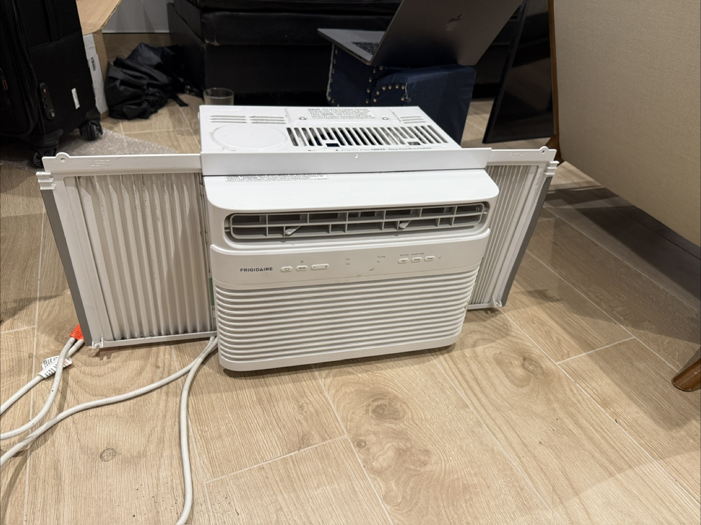 Frigidaire 5,000 BTU Window Air Conditioner - White - photo 2