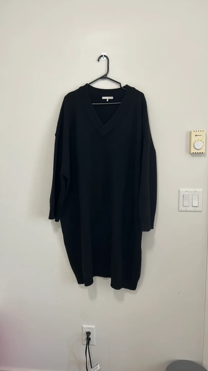 Oak Fort Black V-Neck Sweater Dress thumbnail