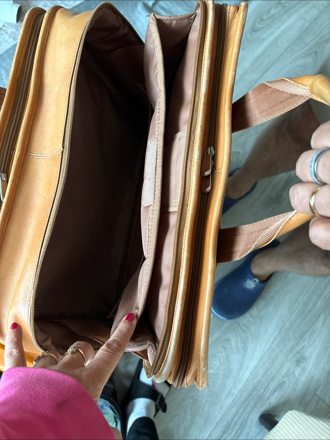 Tan genuine Leather Briefcase image indicator(4)