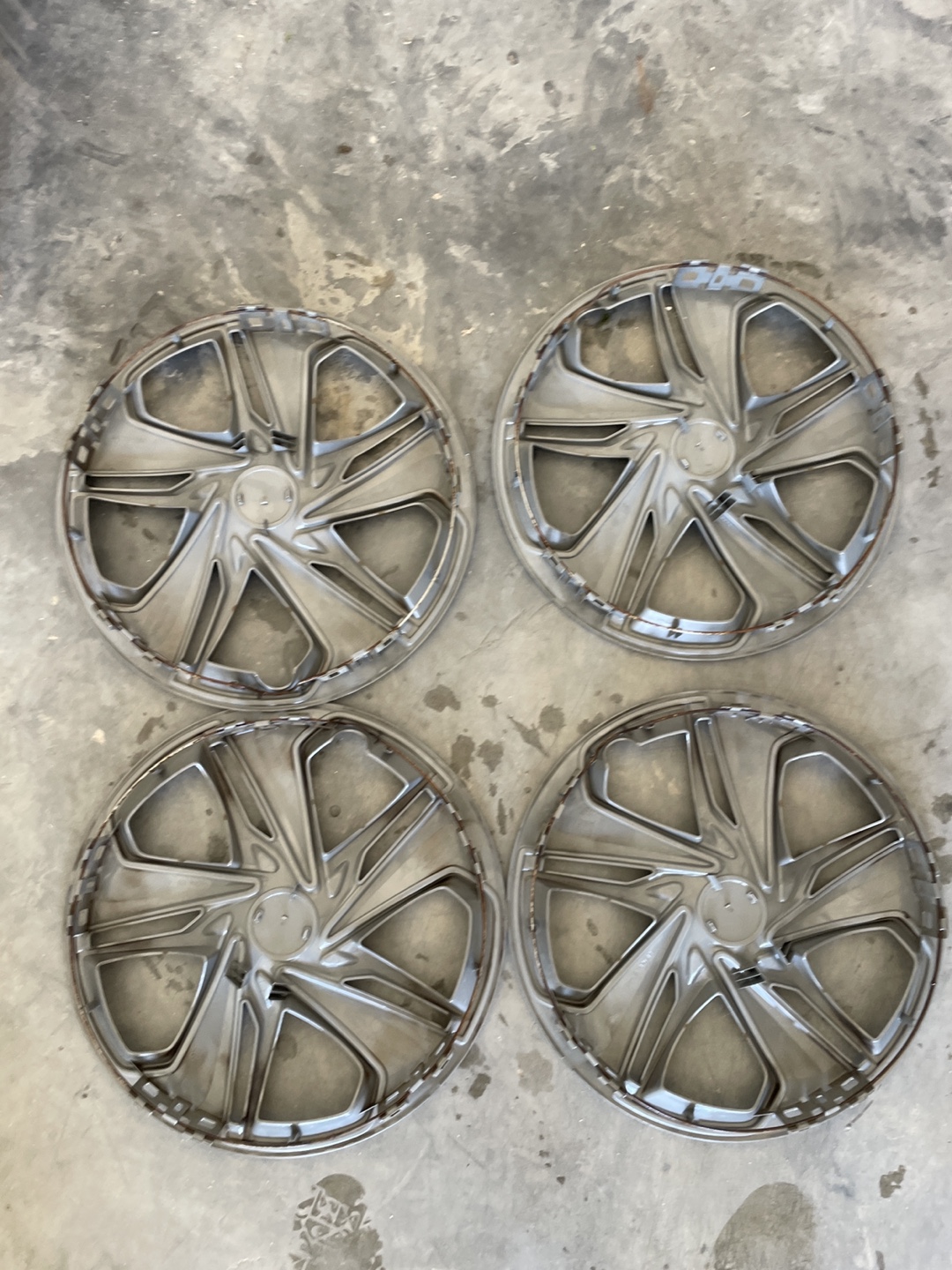 Set of Four Honda Hubcaps - photo 2
