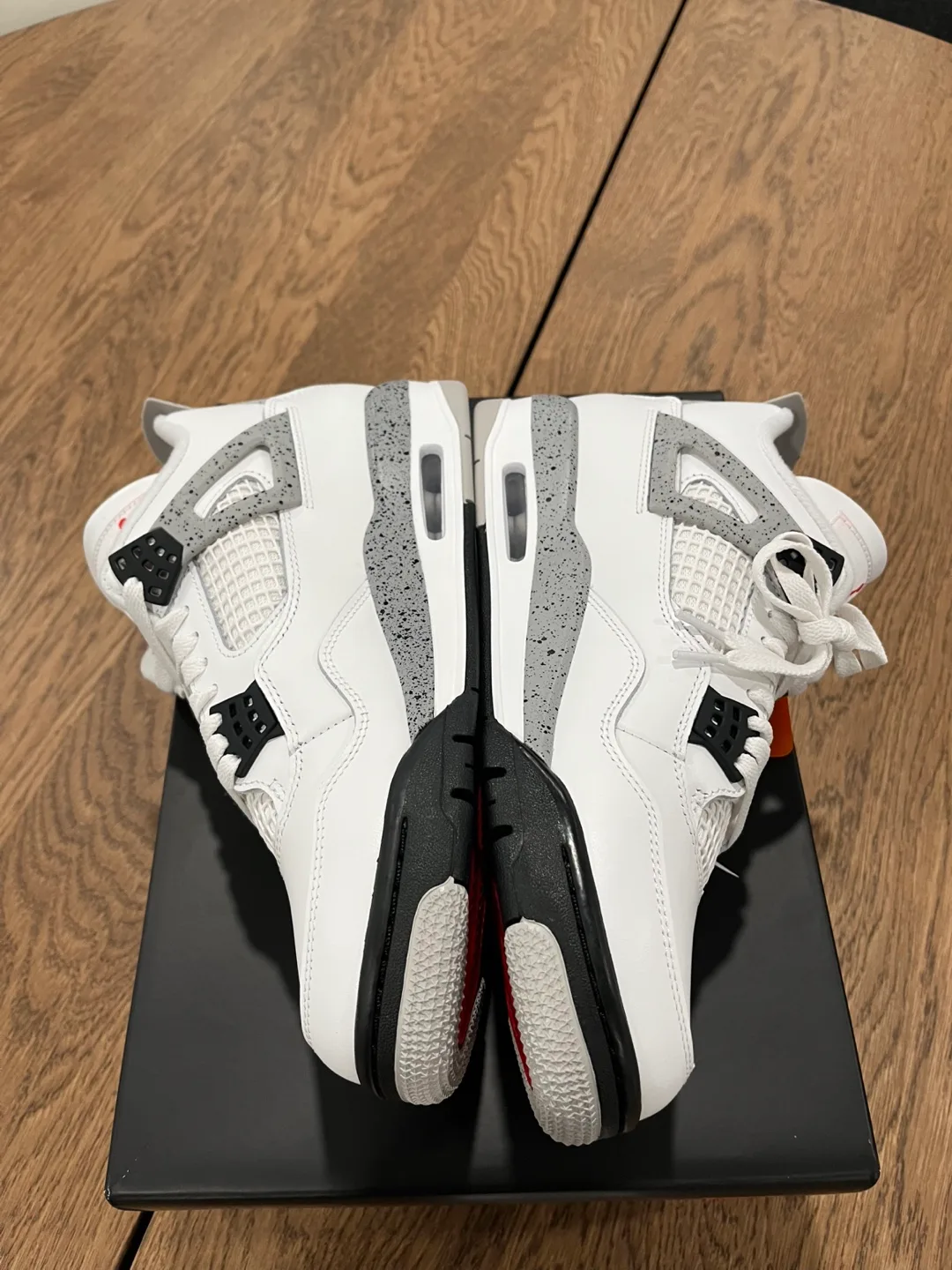 Jordan 4 White Cement Size 9.5 image indicator(3)