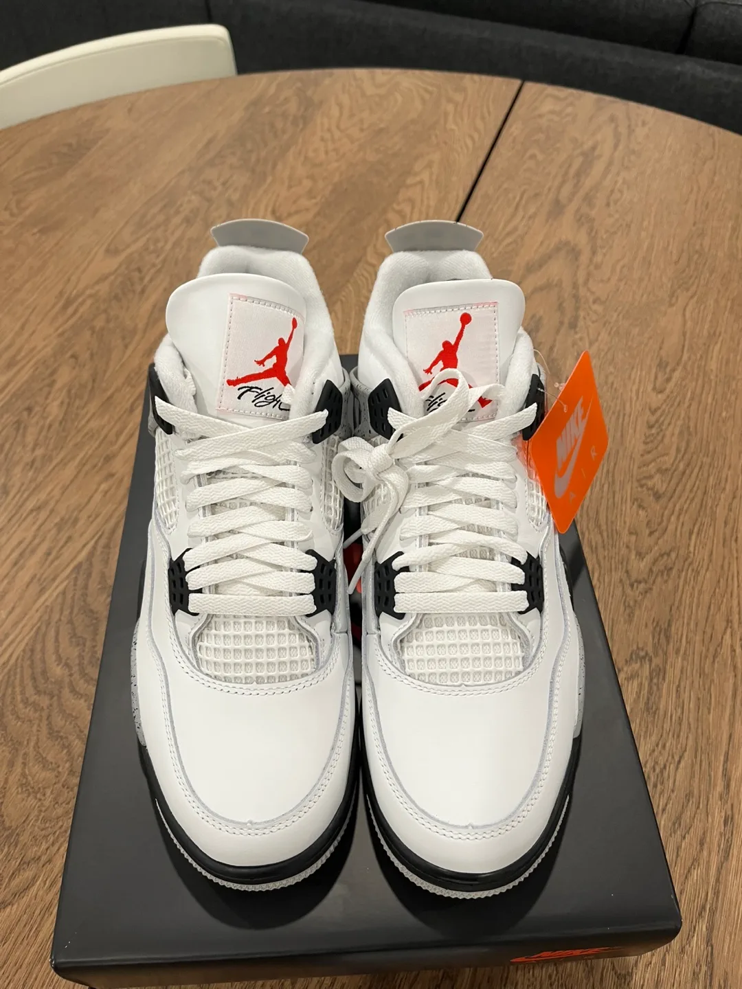 Jordan 4 White Cement Size 9.5 image indicator(2)