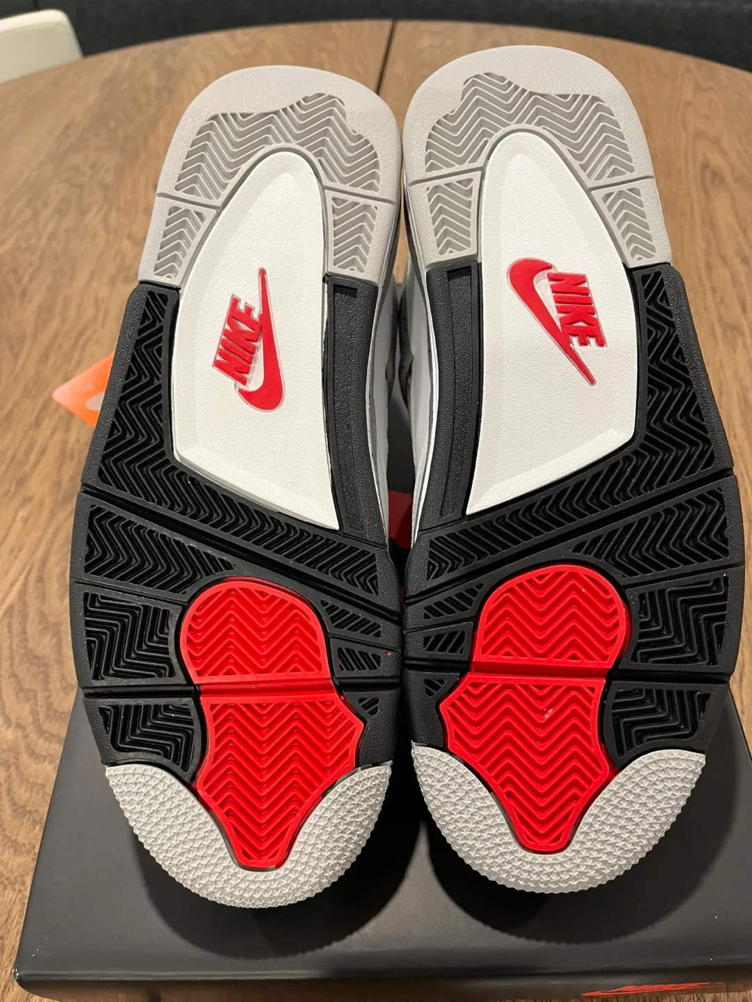 Jordan 4 White Cement Size 9.5 image indicator(6)