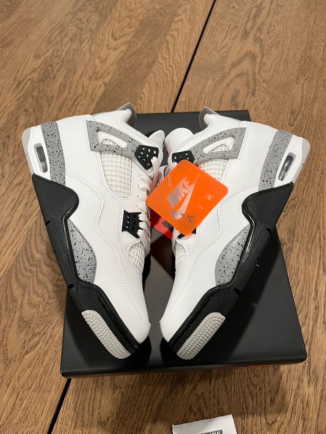Jordan 4 White Cement Size 9.5 image indicator(4)