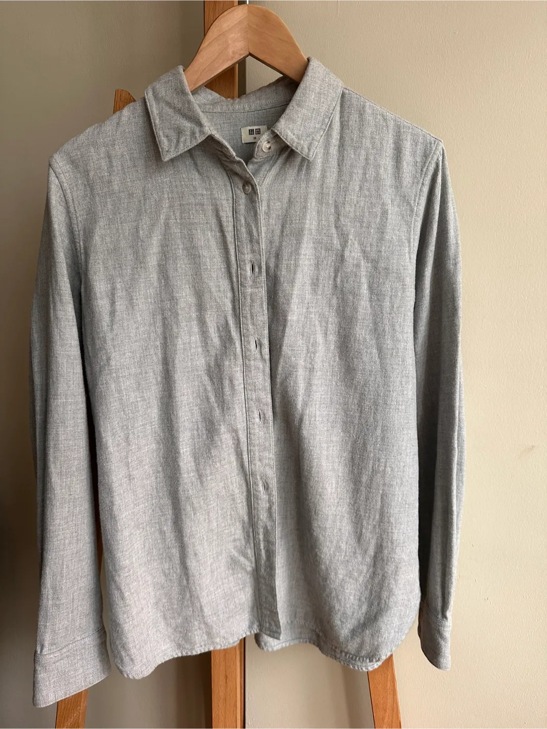 Women's UNIQLO Shirt thumbnail