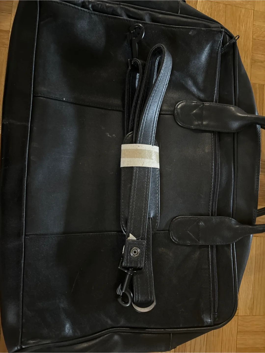 Black Leather Travel Bag image indicator(3)