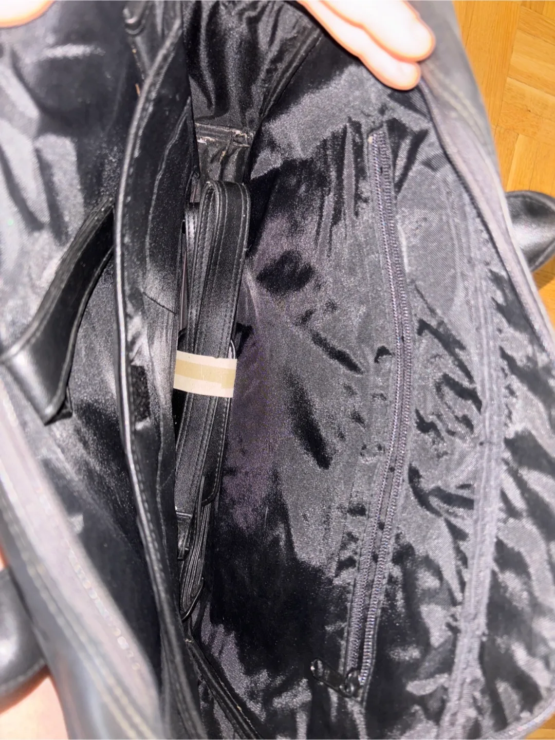 Black Leather Travel Bag image indicator(4)