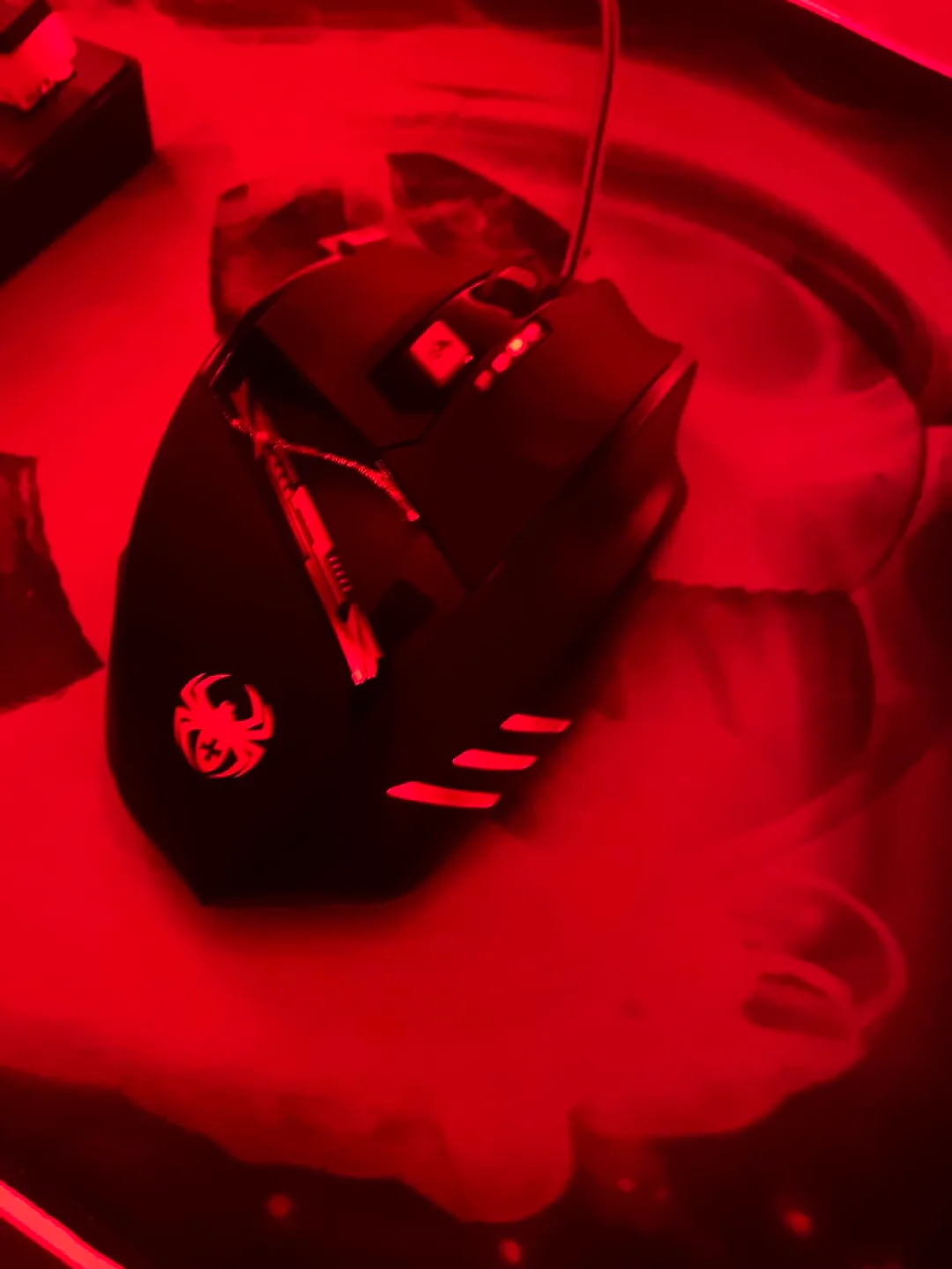 Red Gaming keyboard and Mouse image indicator(3)