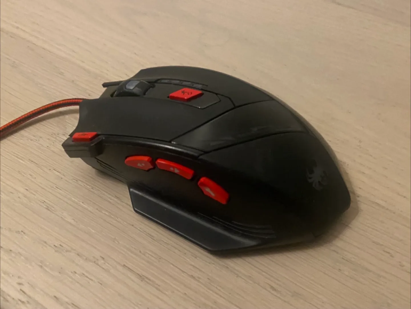 Red Gaming keyboard and Mouse image indicator(4)