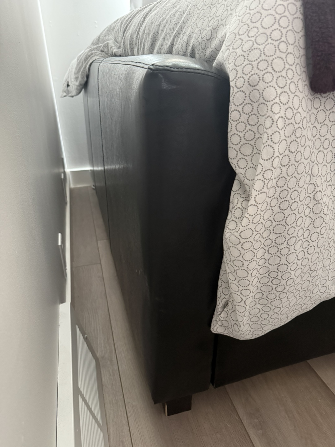 Queen bed frame - photo 2