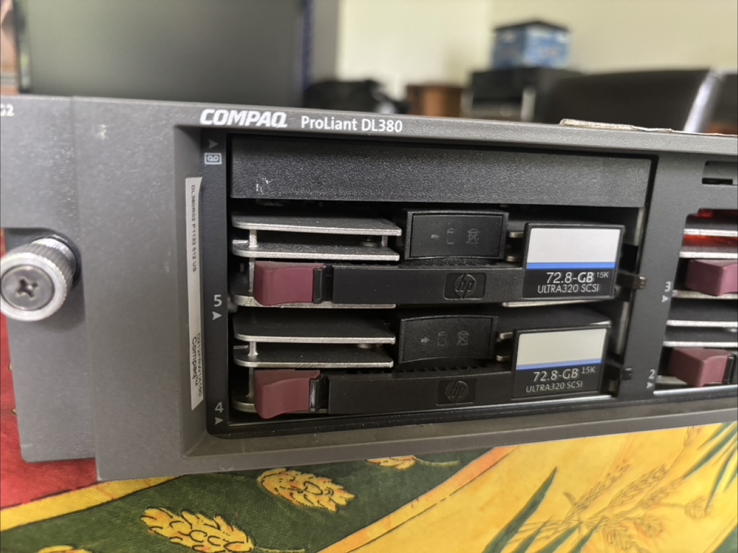 Compaq ProLiant DL380 G2 Server with hard drives - photo 2