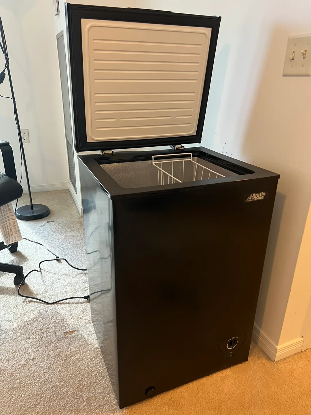 Arctic King 3.5 cu. ft. Chest Freezer thumbnail
