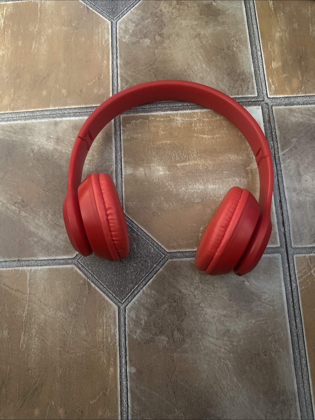 Red Headphones #freecycle - photo 2
