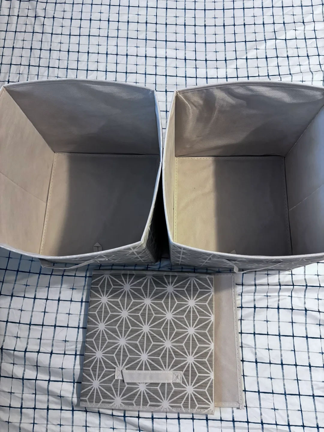 Set of 3 Grey and White Geometric Fabric Storage Bins with Lid thumbnail