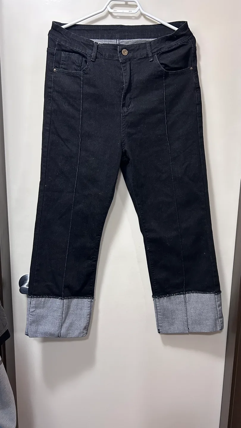 Milian Black Cropped Jeans Size 7X thumbnail