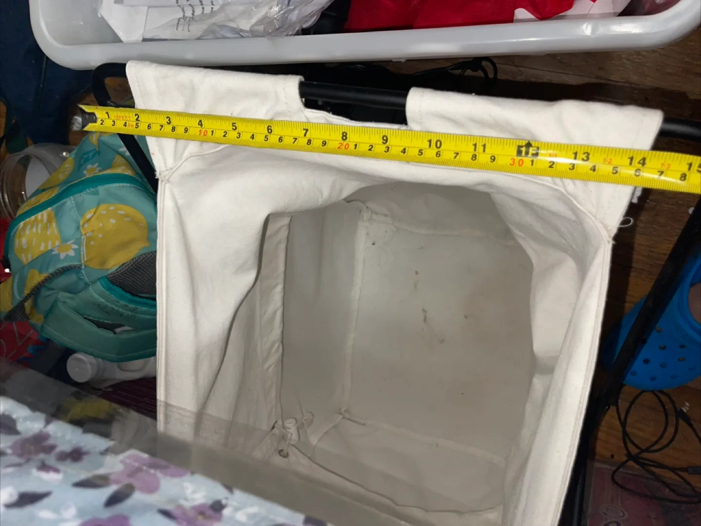 Laundry Hamper with Black Metal Frame image indicator(6)