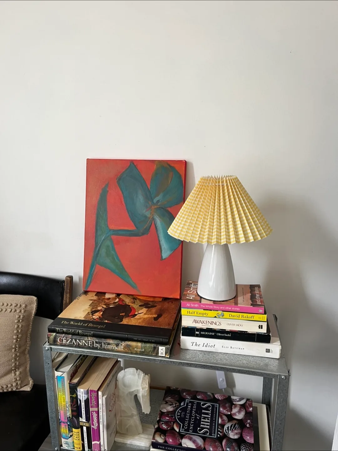 Cute table lamp with pleated gingham lampshade image indicator(3)