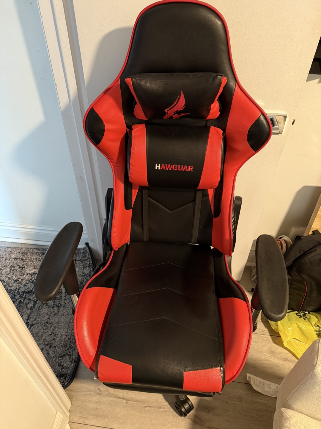 HAWGUAR Red and Black Gaming Chair