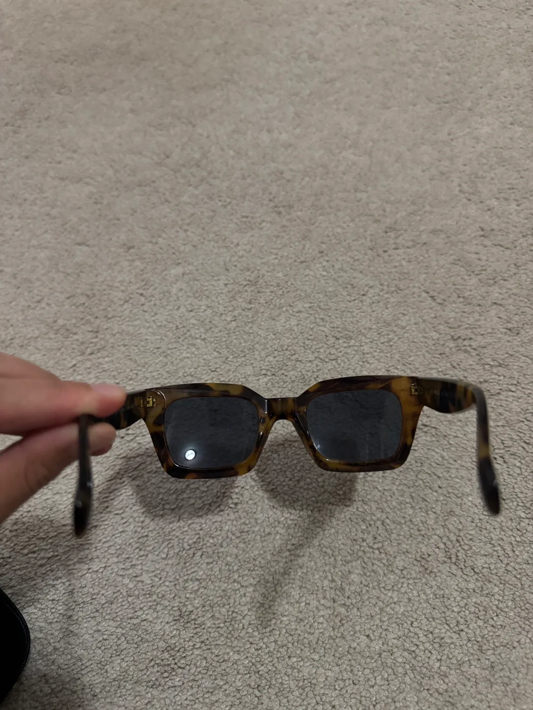Tortoise Shell Square Sunglasses with Case image indicator(3)