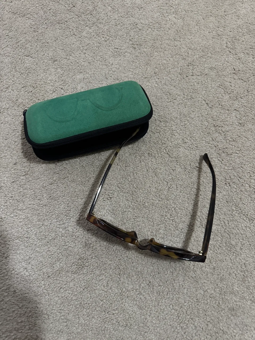 Tortoise Shell Square Sunglasses with Case image indicator(2)