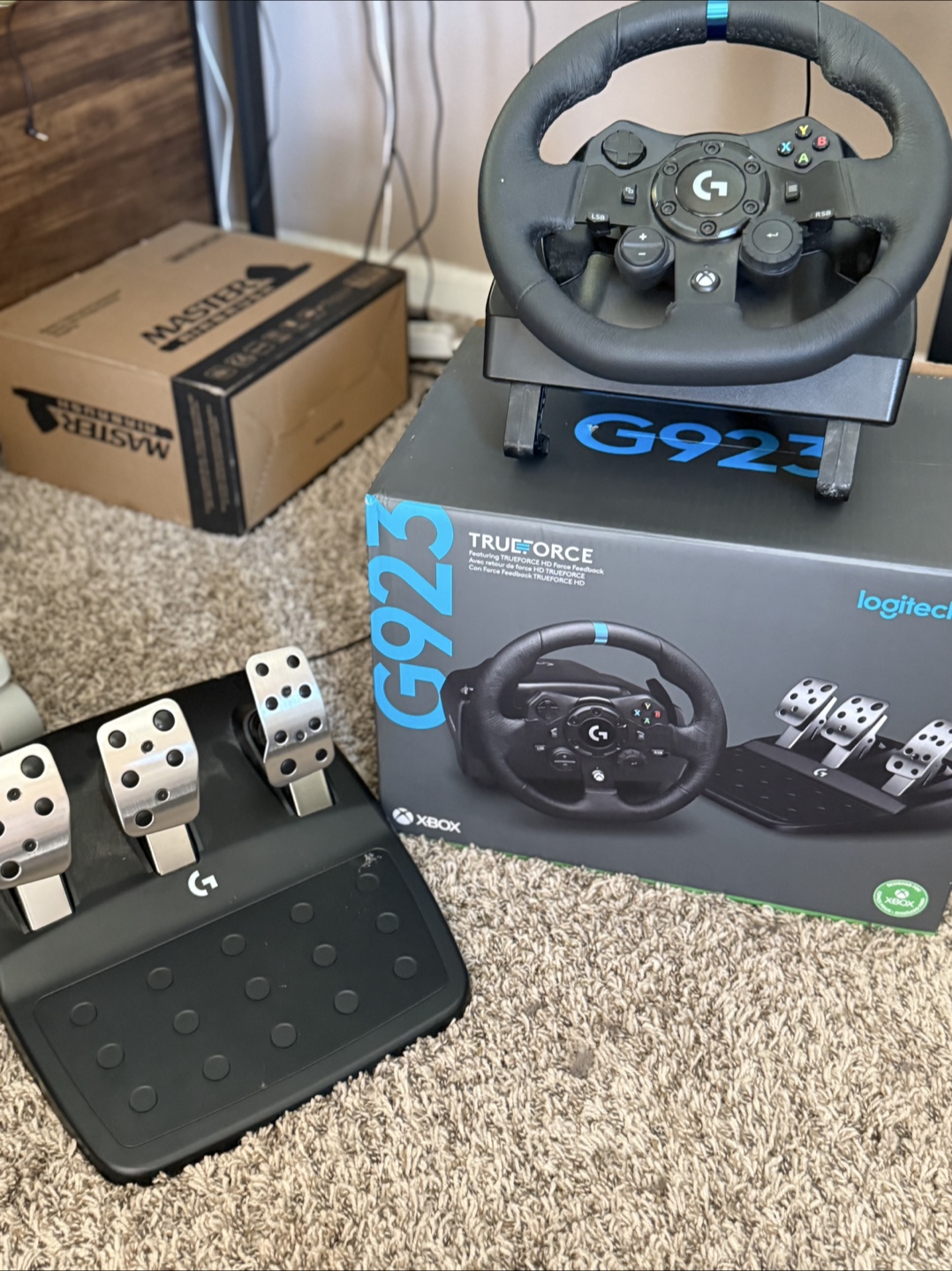 Logitech G923 Trueforce Racing Wheel and Pedals - photo 3