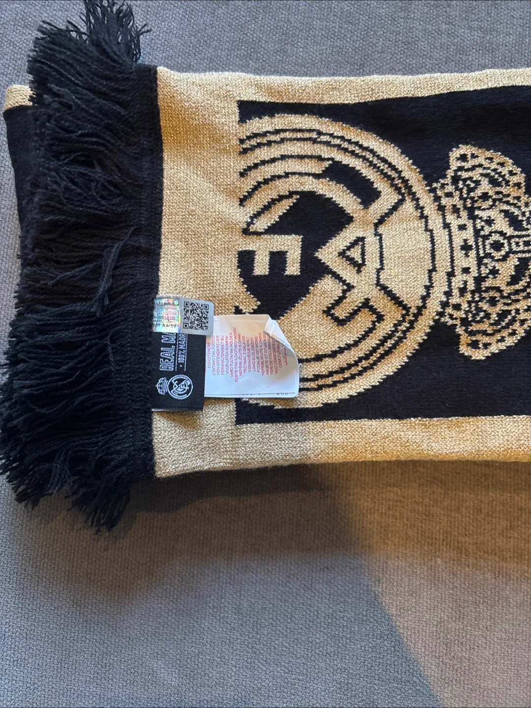 NEW! Limited Addition- Real Madrid Knit Scarf image indicator(3)