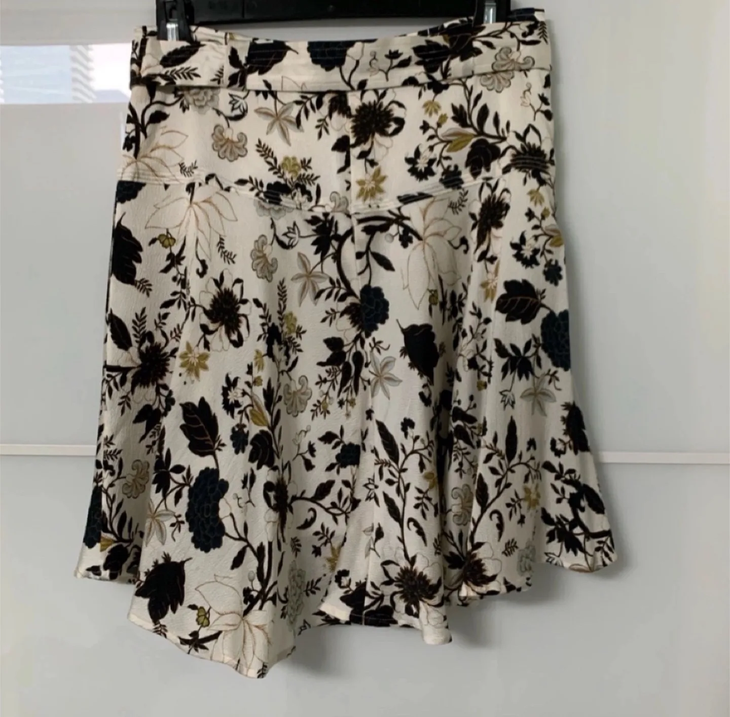 Brand new ALC skirt in size 0 in perfect condition image indicator(3)