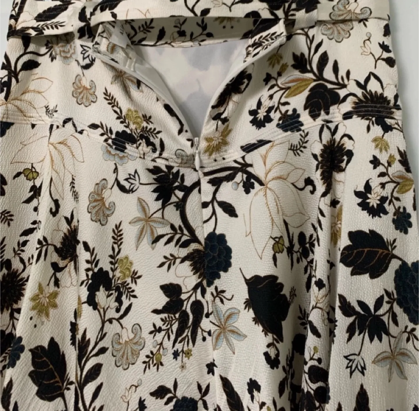 Brand new ALC skirt in size 0 in perfect condition image indicator(4)