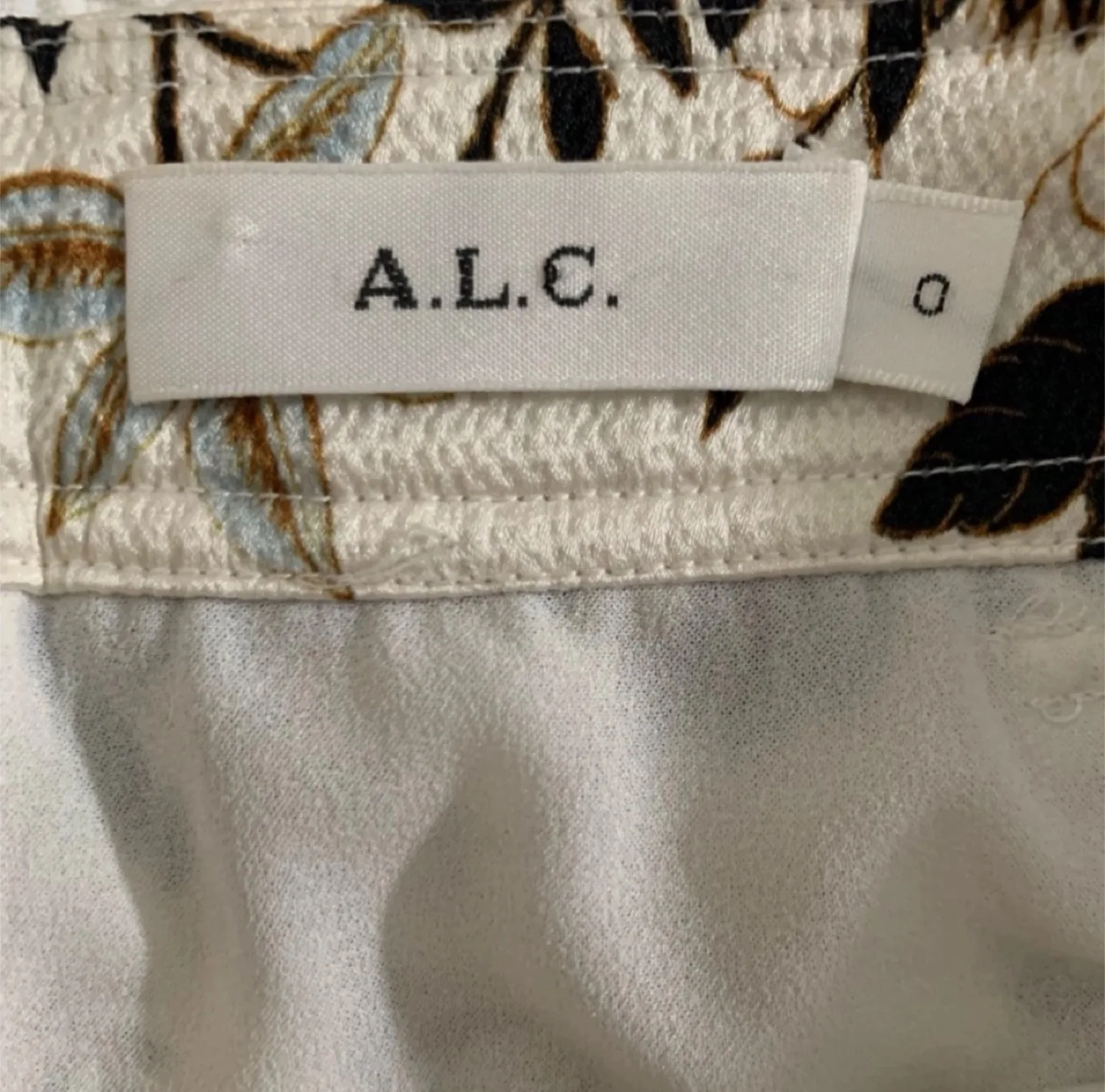 Brand new ALC skirt in size 0 in perfect condition image indicator(5)