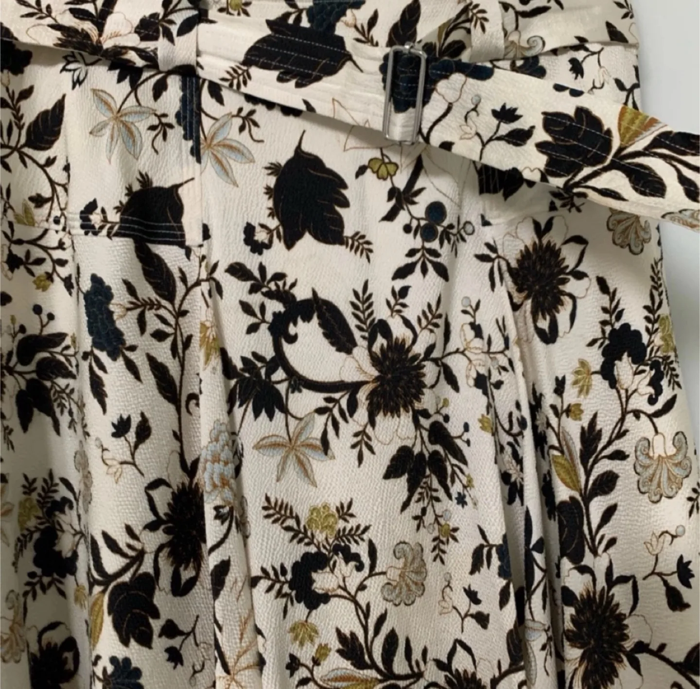 Brand new ALC skirt in size 0 in perfect condition image indicator(2)