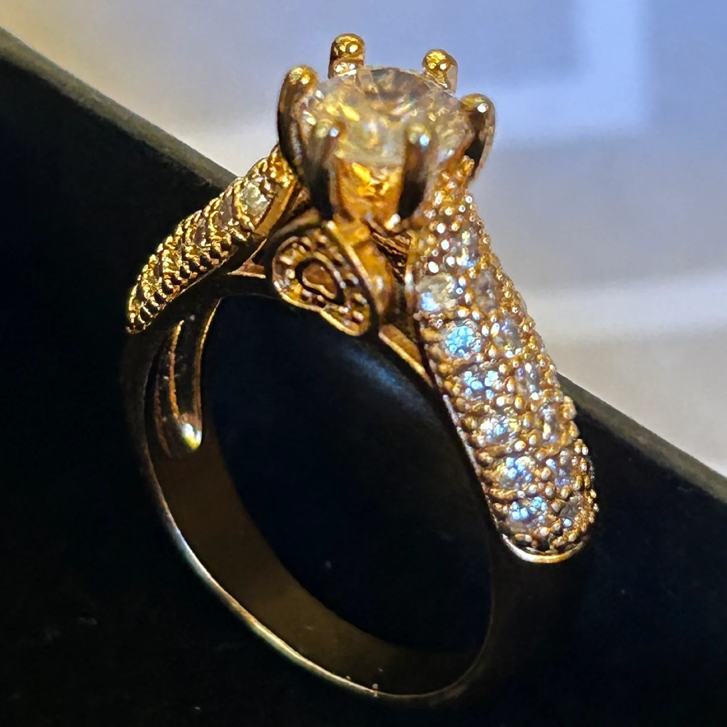 Gold-style ring with gems thumbnail