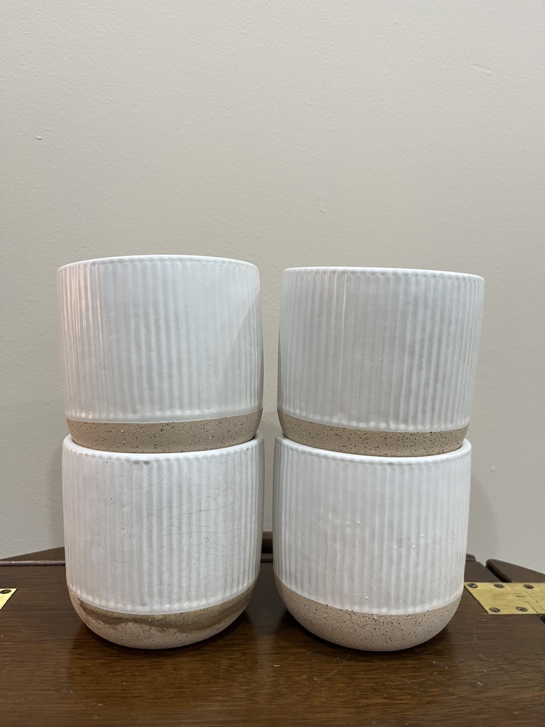 Set of four white ribbed ceramic planters - photo 2
