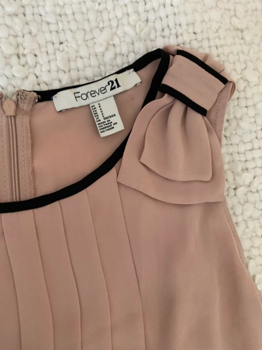 Forever 21 Pink and Black Dress 🖤🎀 image indicator(2)