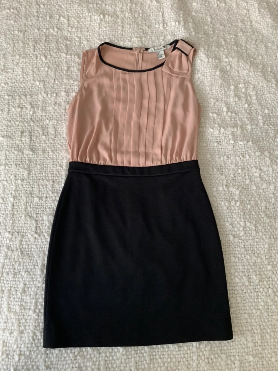 Forever 21 Pink and Black Dress 🖤🎀 thumbnail