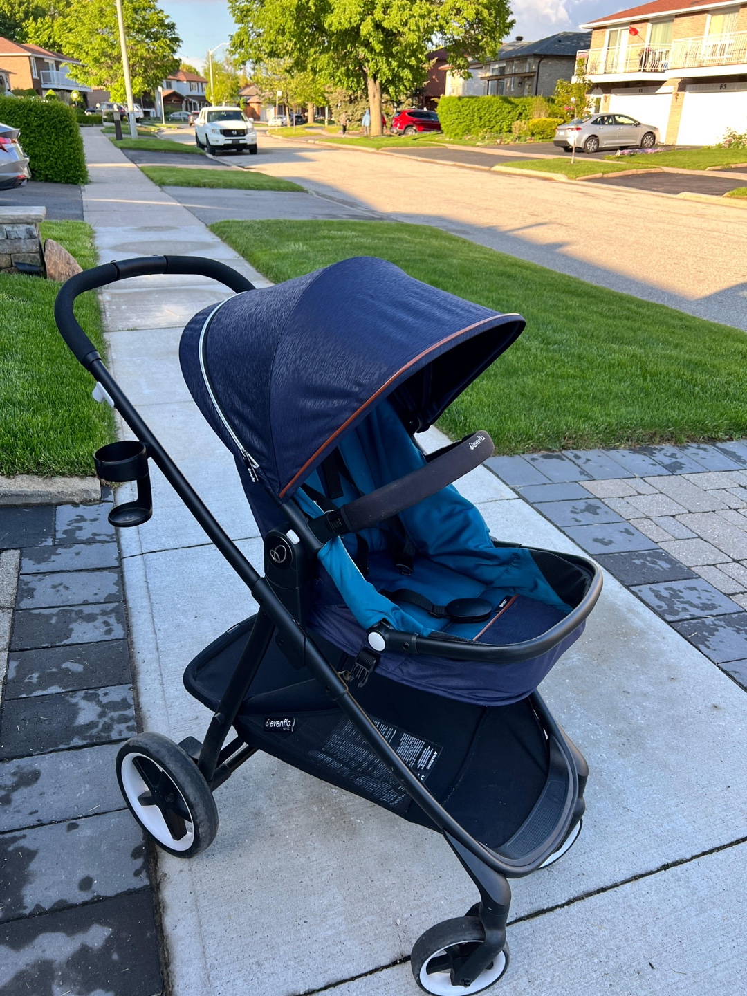 Evenflo gold sensor safe Infant Car Seat & Stroller Set - photo 2